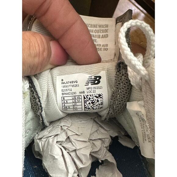 New Balance Women's Gray White 574 Core Lace Up Fashion Sneakers Size 6 - Picture 9 of 9
